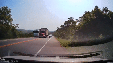 Video: imprudencia vial de una camioneta casi acaba con una familia