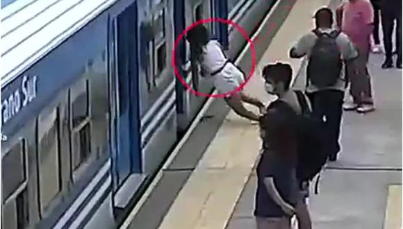 mujer cayó a las vías de un tren en argentina