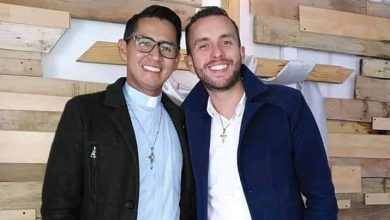pastor y di&aacute;cono gay