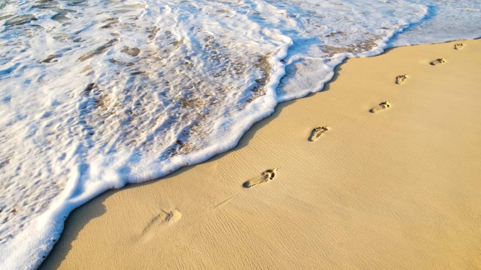 beb&eacute; en playa de Santa Marta