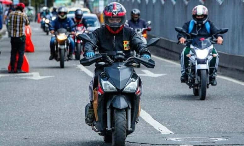 restricci&oacute;n del parrillero hombre / Pico y Placa para motos