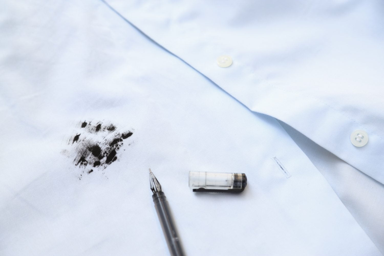C&oacute;mo eliminar las manchas de tinta de bol&iacute;grafo de la ropa