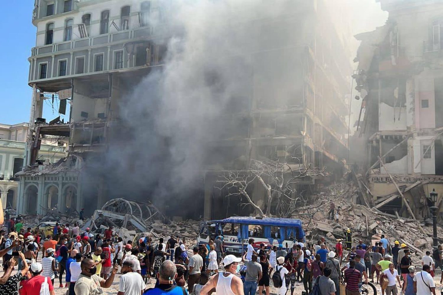 Sube a 25 los fallecidos tras la explosión de un hotel en La Habana, Cuba