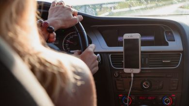 lleva en el carro el cuerpo sin vida de su hijo