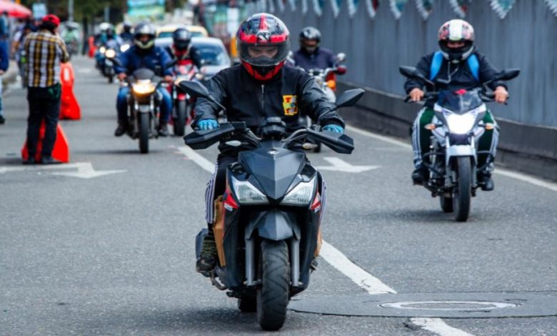 consultar los impuestos de una moto / licencia de conducción para moto motociclista casco