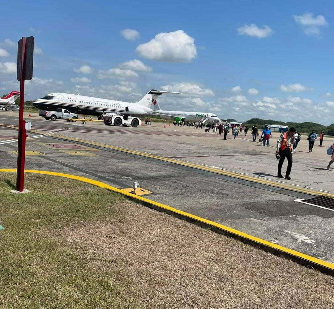 explot&oacute; una de las turbinas de avi&oacute;n Viva Aerobus al despegar de la terminal a&eacute;rea