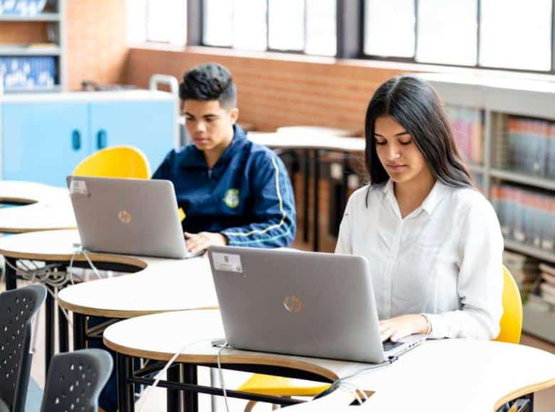 sin tapabocas en los colegios