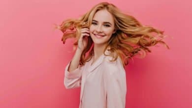 4 tonos de cabello que deber&iacute;as usar despu&eacute;s de los 40 para parecer m&aacute;s joven / almohada de seda