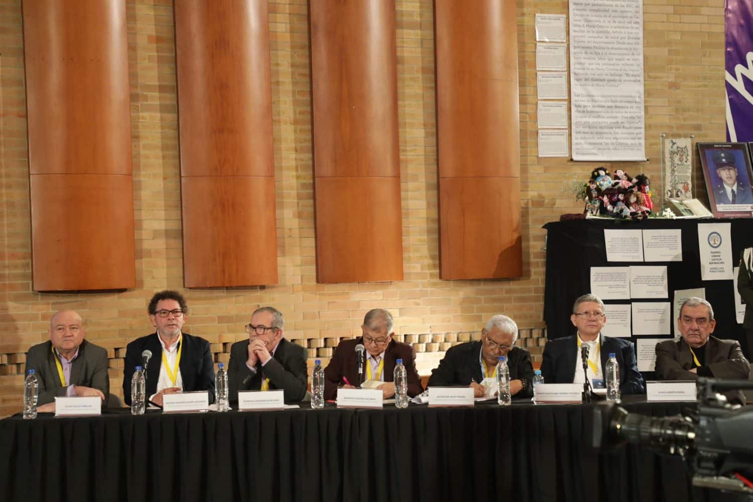 Exjefes de las Farc reconocieron&nbsp;su rol en m&aacute;s de 20.000 secuestros y pidieron perd&oacute;n