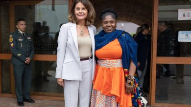 Francia M&aacute;rquez y Marta Luc&iacute;a Ram&iacute;rez se reunieron y posaron abrazadas