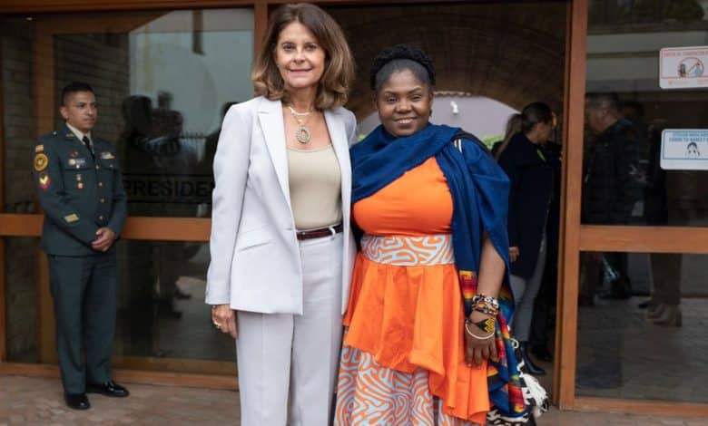 Francia M&aacute;rquez y Marta Luc&iacute;a Ram&iacute;rez se reunieron y posaron abrazadas