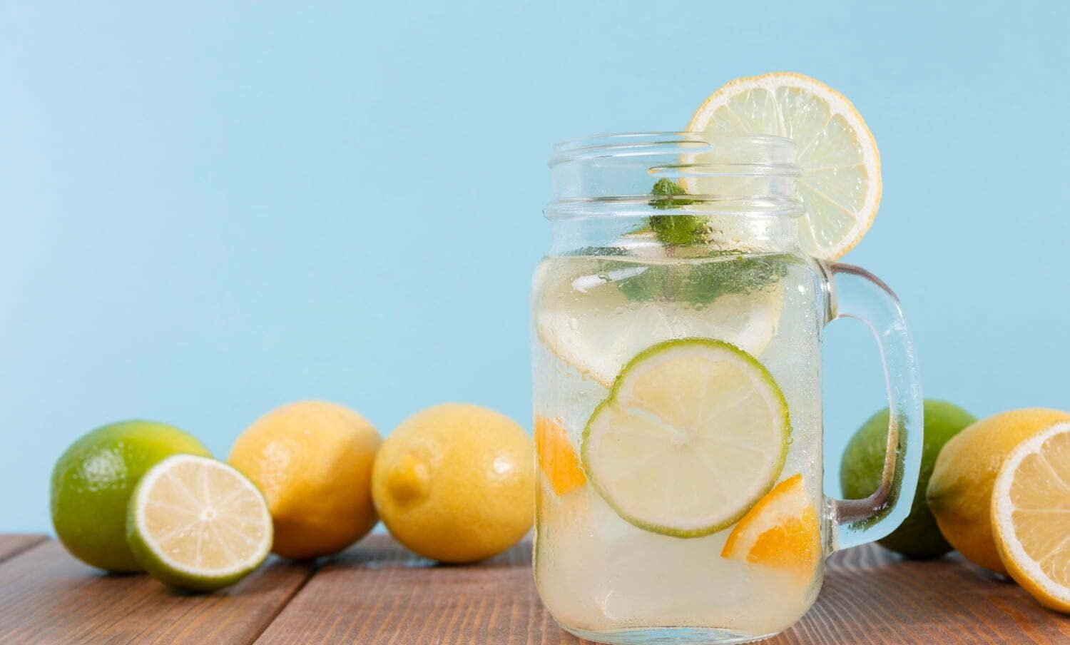 agua de limón hervido