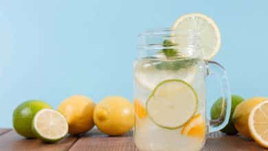 agua de lim&oacute;n hervido