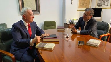 Se conocen las primeras im&aacute;genes de la reuni&oacute;n entre Gustavo Petro y &Aacute;lvaro Uribe