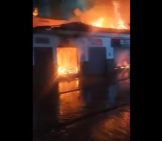 incendio en centro histórico de Chía