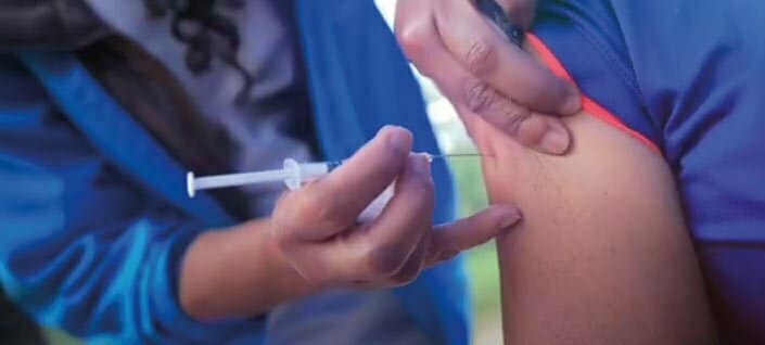 personas que no se han vacunado / restricciones por edad para vacunaci&oacute;n