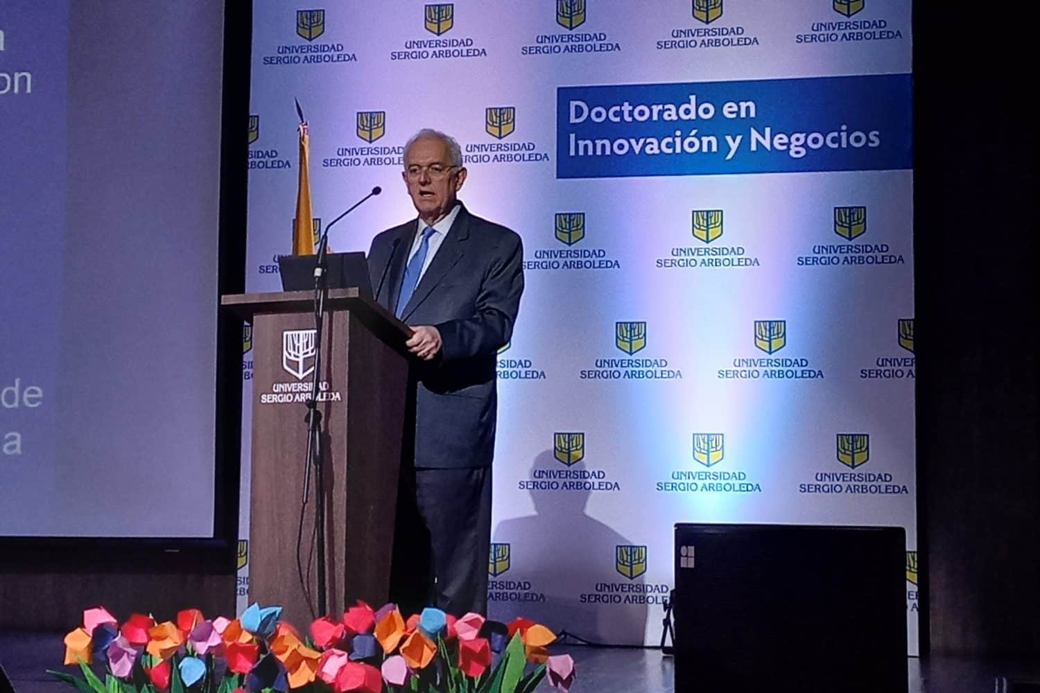 El ministro de Hacienda designado anunci&oacute; m&aacute;s subsidios para los hogares pobres