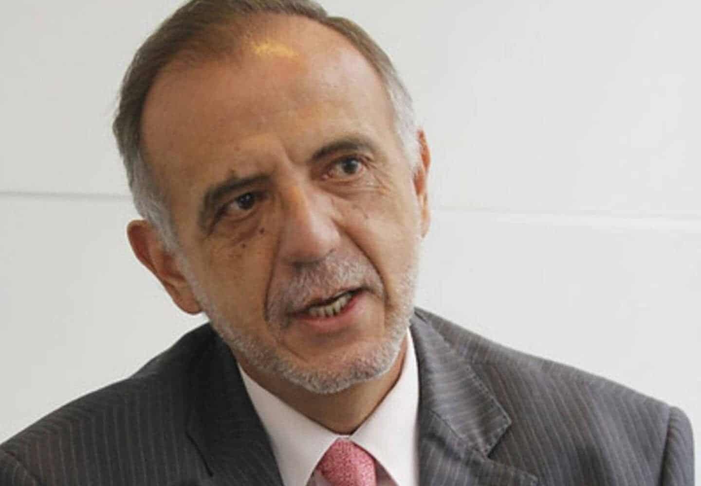 Gustavo Petro design&oacute; a Iv&aacute;n Vel&aacute;squez G&oacute;mez como el nuevo ministro de Defensa / servicio militar