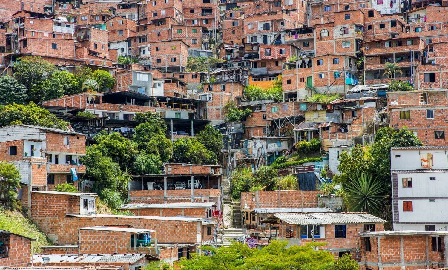 Medellín decretará toque de queda para menores de edad - colombia clima