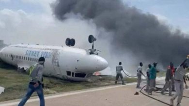 Impresionante: Avi&oacute;n se volc&oacute; en pleno aterrizaje con 36 pasajeros a bordo y se incendi&oacute;