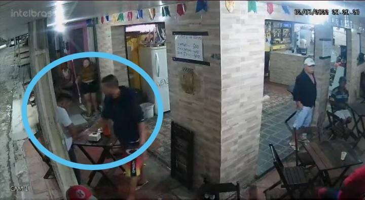 le roba el arma a un guardia y le quita la vida