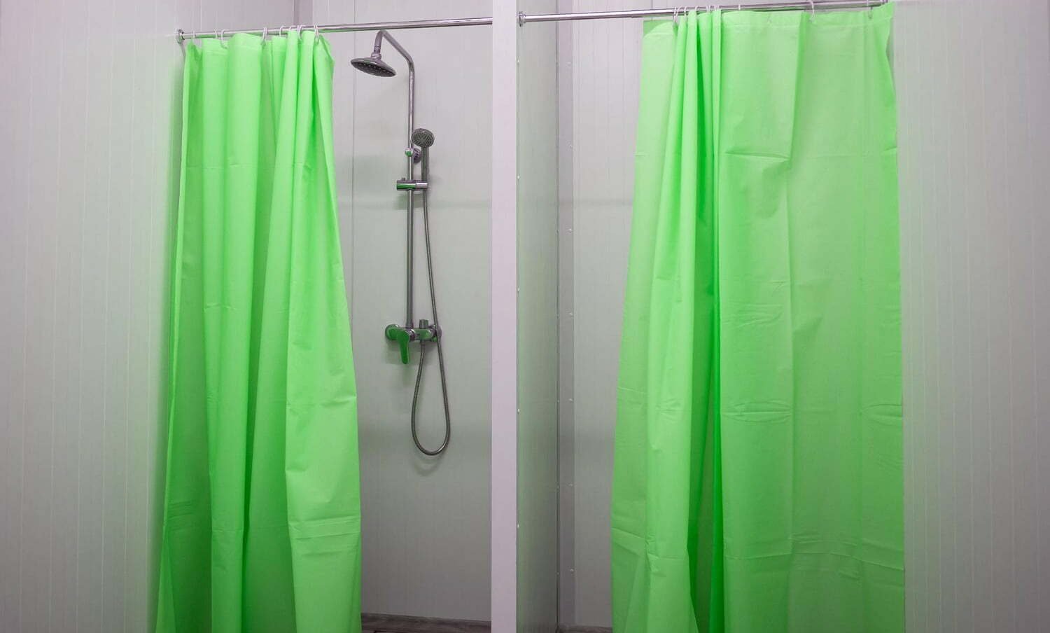 g&eacute;rmenes en cortinas de duchas