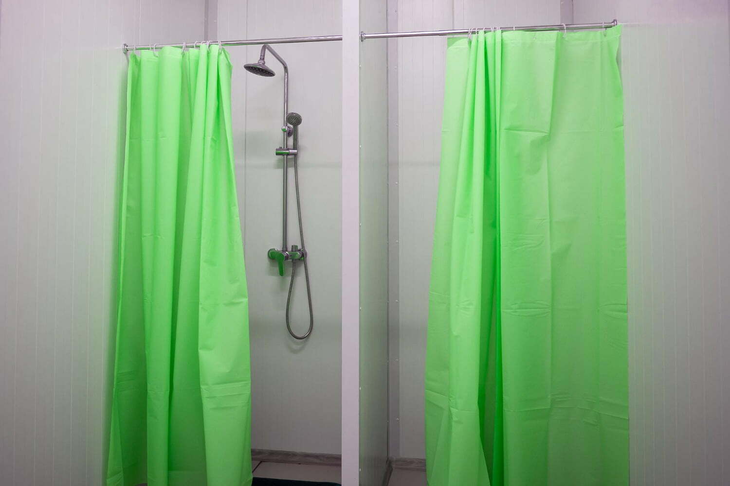 g&eacute;rmenes en cortinas de duchas