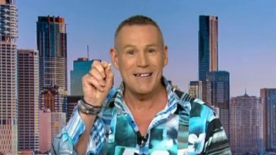 Video: A famoso periodista se le cay&oacute; un diente mientras estaba en vivo