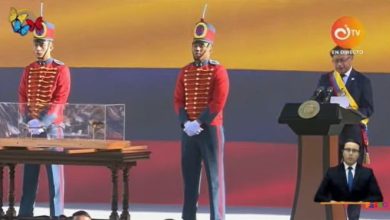 Gustavo Petro / espada de Bol&iacute;var