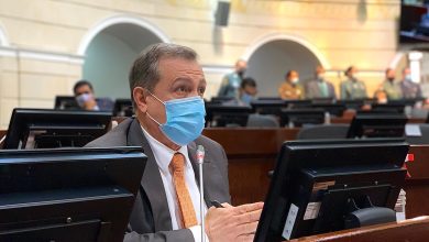 Ernesto Mac&iacute;as centro democr&aacute;tico