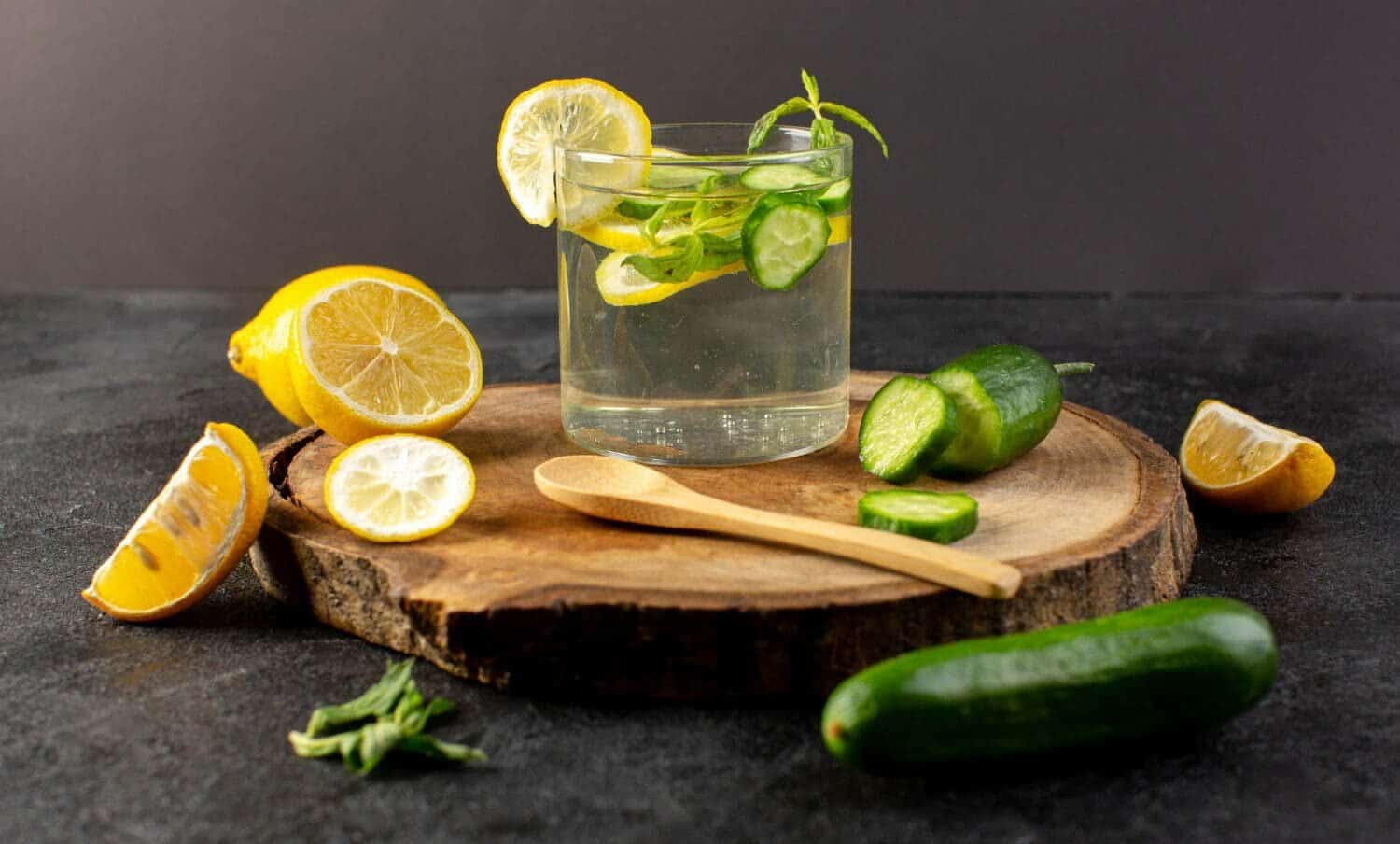 agua de lim&oacute;n y pepino