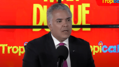 Video: Iv&aacute;n Duque imit&oacute; a &Aacute;lvaro Uribe y Gustavo Petro en programa radial