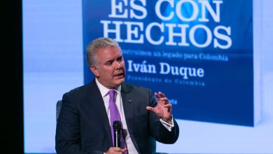 Le piden a Iv&aacute;n Duque que renuncie a su nuevo trabajo
