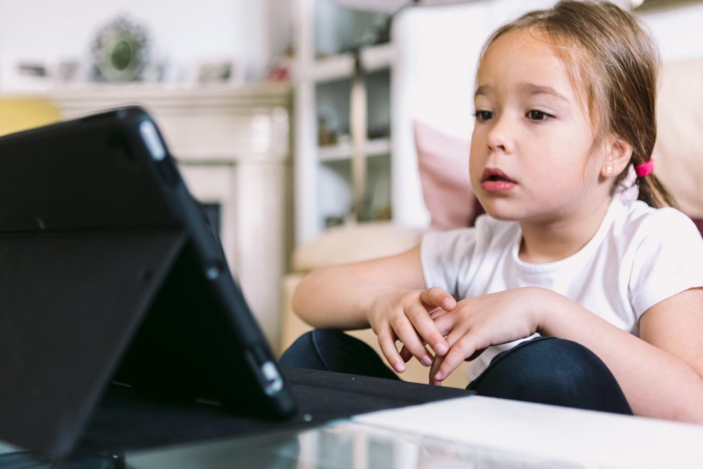uso de pantallas en niños y la hipertensión