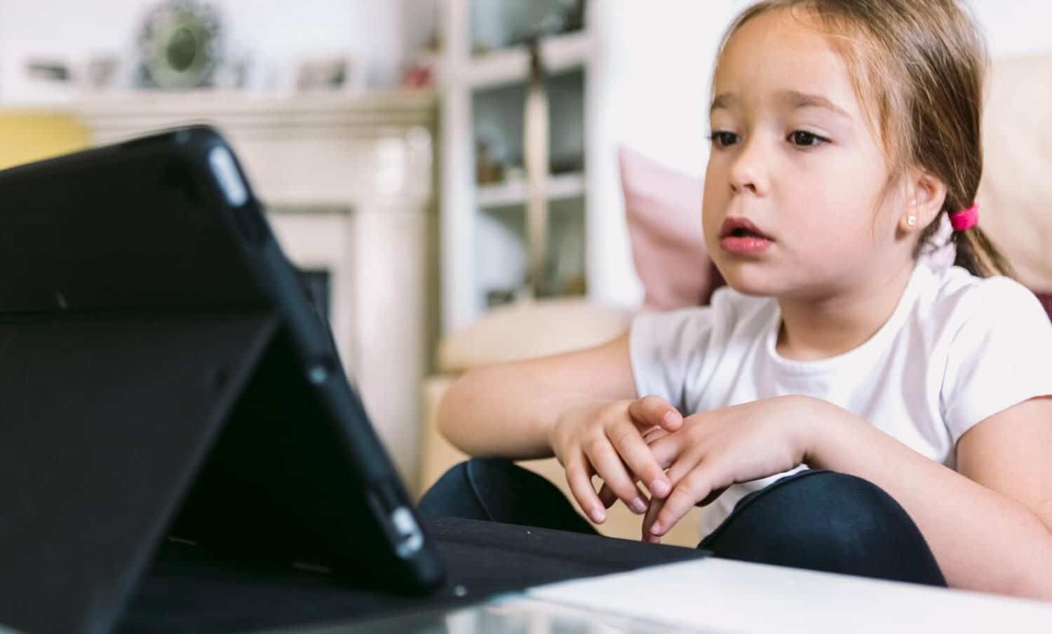 uso de pantallas en ni&ntilde;os y la hipertensi&oacute;n