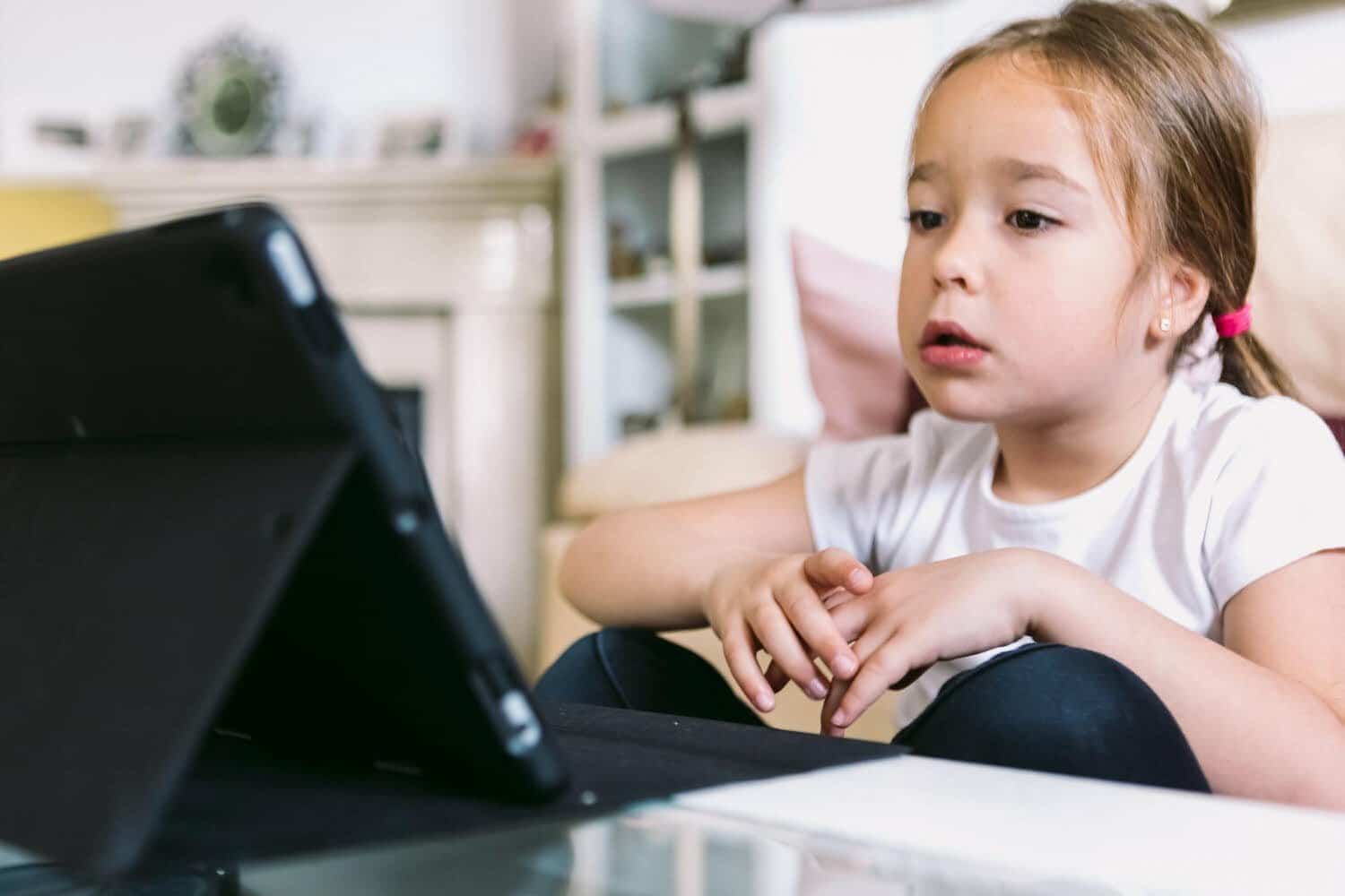 uso de pantallas en ni&ntilde;os y la hipertensi&oacute;n