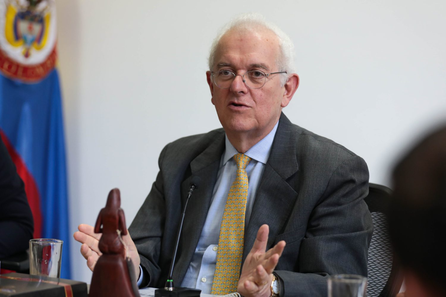 ministro de hacienda salario m&iacute;nimo