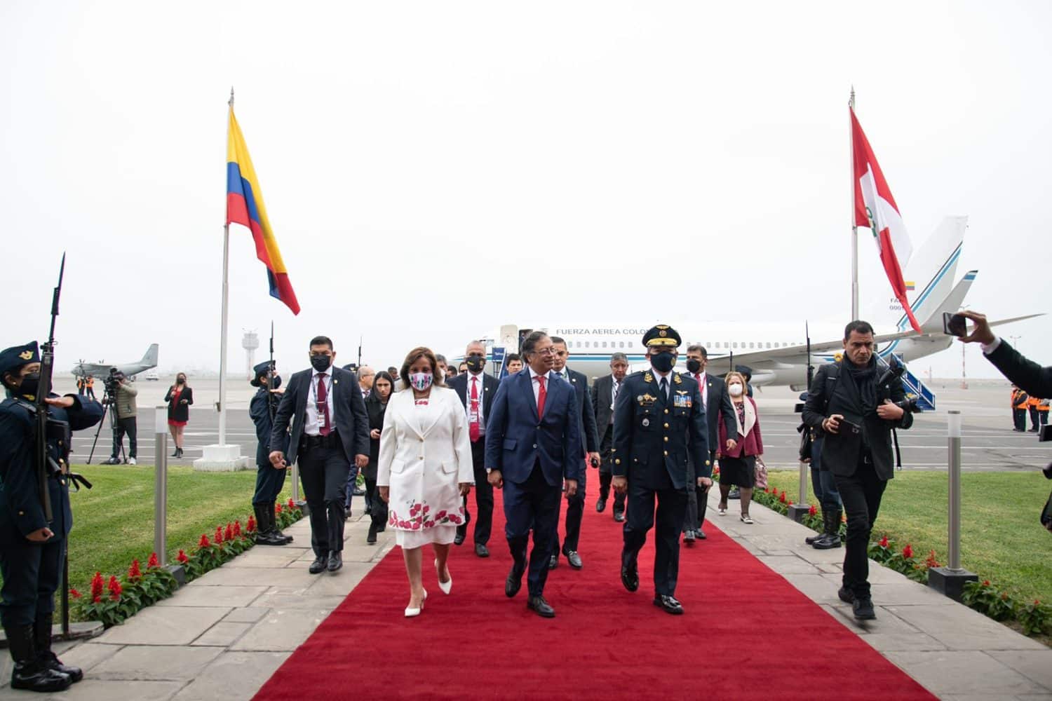 petro de visita en per&uacute;