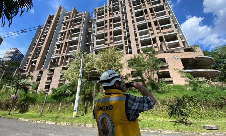 Ordenan evacuación inmediata de 140 apartamentos en el barrio El poblado de Medellín