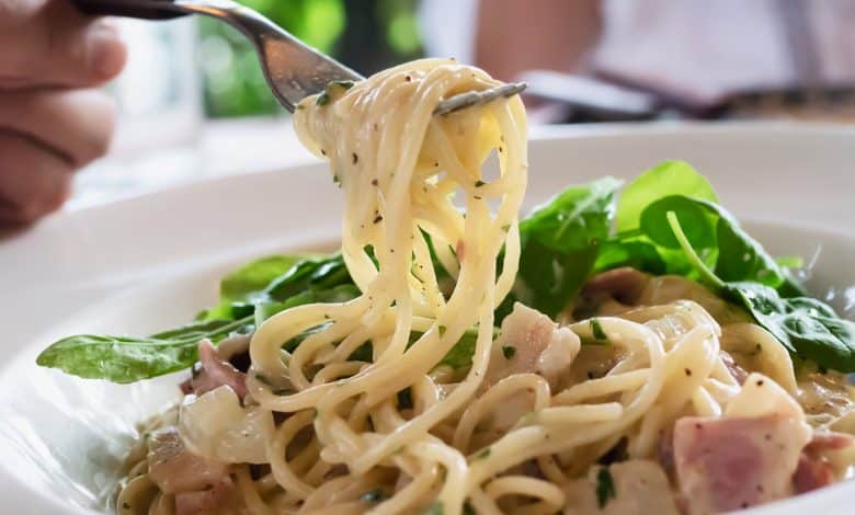 comer pasta de noche