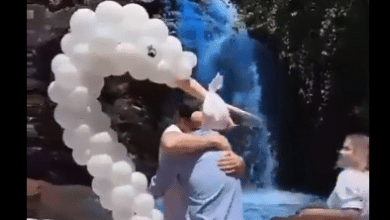 beb&eacute; g&eacute;nero cascada azul