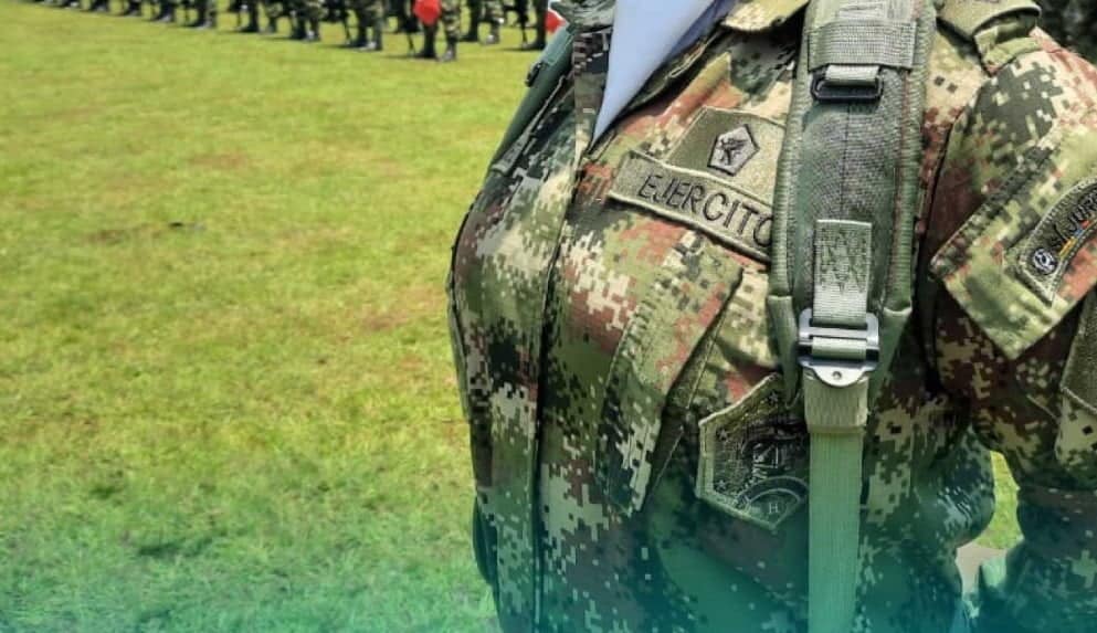servicio militar para mujeres / j&oacute;venes que prestan el servicio militar