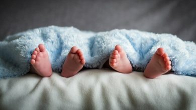 Una mujer dio a luz a gemelos de padres diferentes