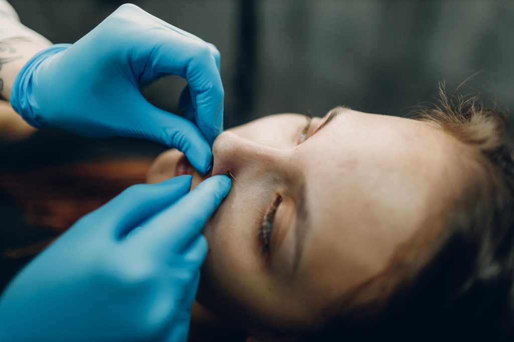 piercing en la nariz / Rinoplastia y Rinomodelaci&oacute;n