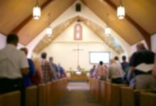 Estos son los ingresos de las iglesias y grupos religiosos en Colombia | techo de una iglesia