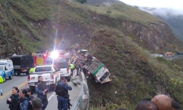 Grave accidente de un bus intermunicipal dejó 20 personas sin vida y 15 heridos en Nariño | barranco
