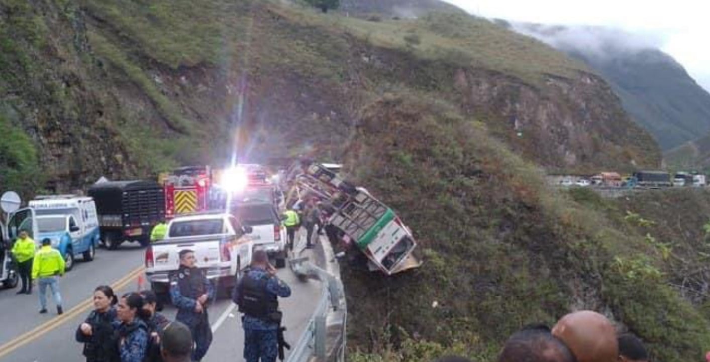 Grave accidente de un bus intermunicipal dejó 20 personas sin vida y 15 heridos en Nariño | barranco
