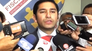 el exfiscal Luis gustavo moreno habla ante los medios