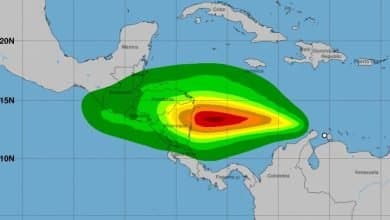 cicl&oacute;n tropical 13