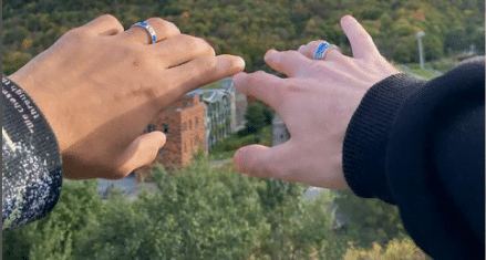 dos manos unidas pareja gay